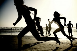 Girls_running_on_the_beach
